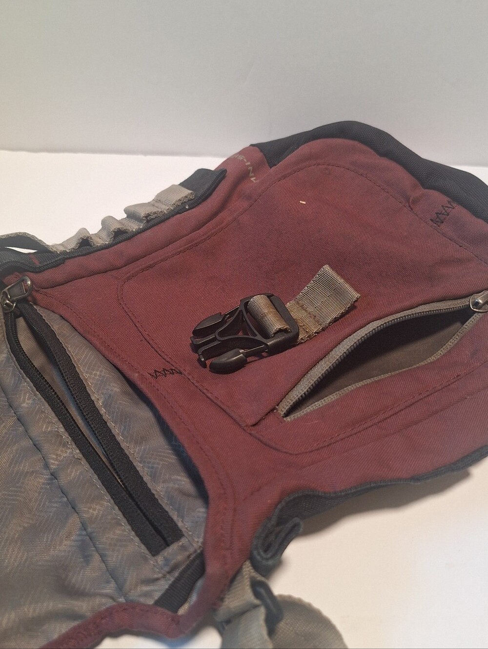 Columbia Maroon and Gray Messenger Crossbody Bag - Picture 5 of 8